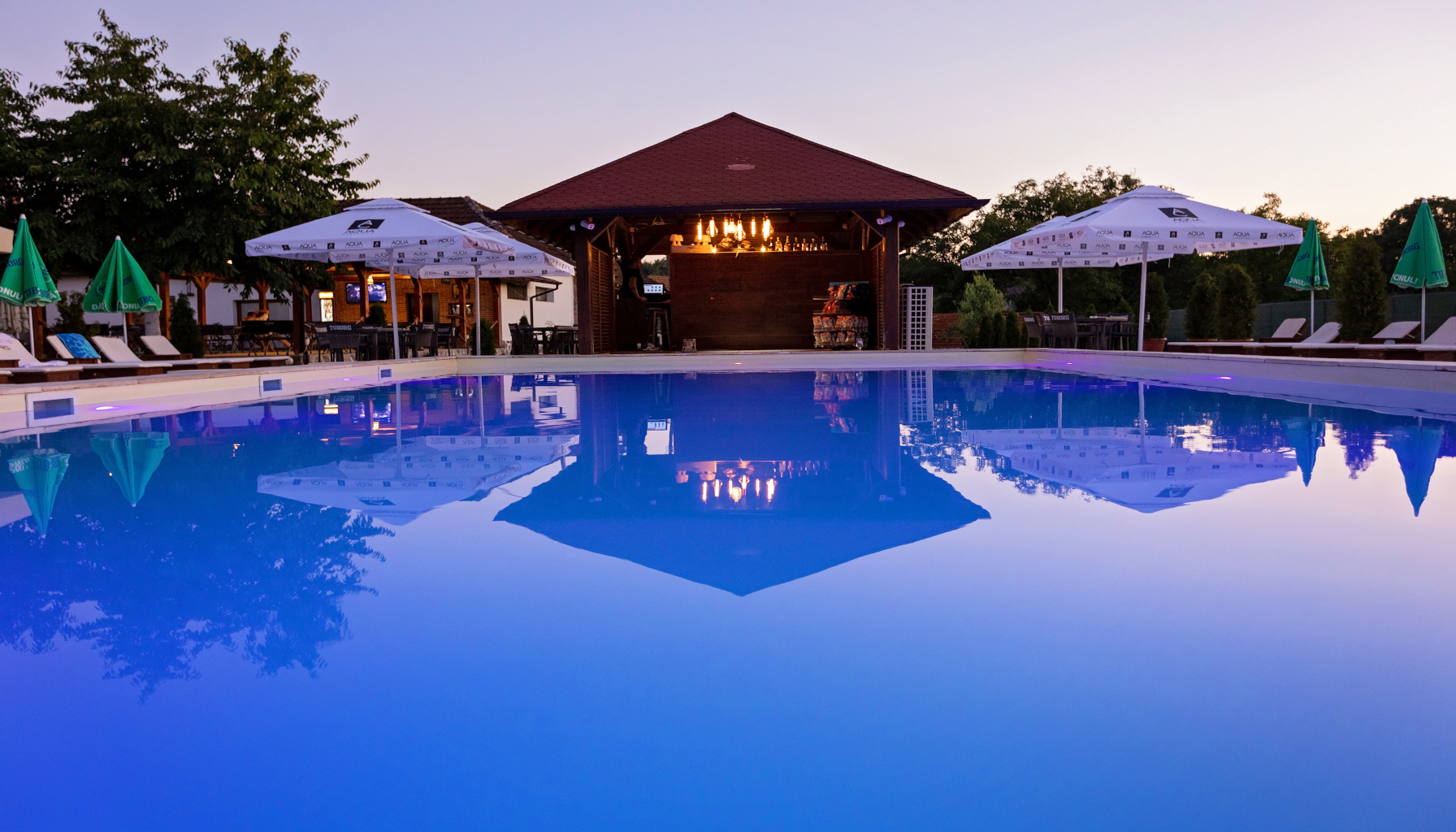 Galerie Sun Garden & Pool 1